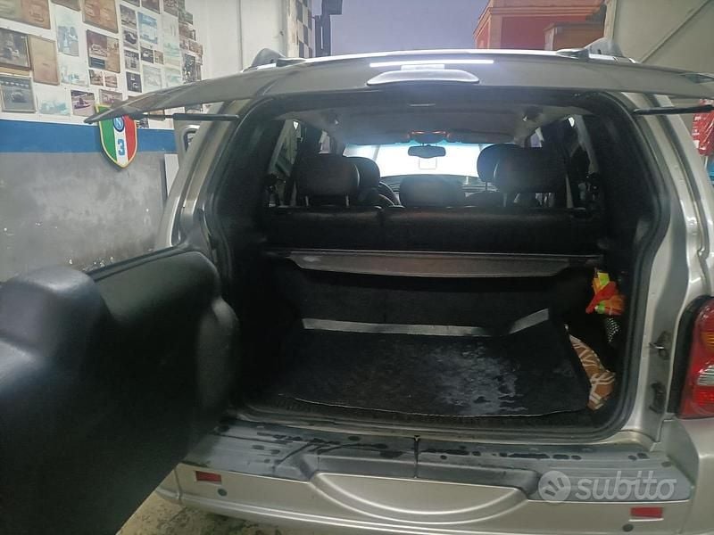 Second-hand Jeep Cherokee 150 CP (110 kW) 2003 Gri SUV