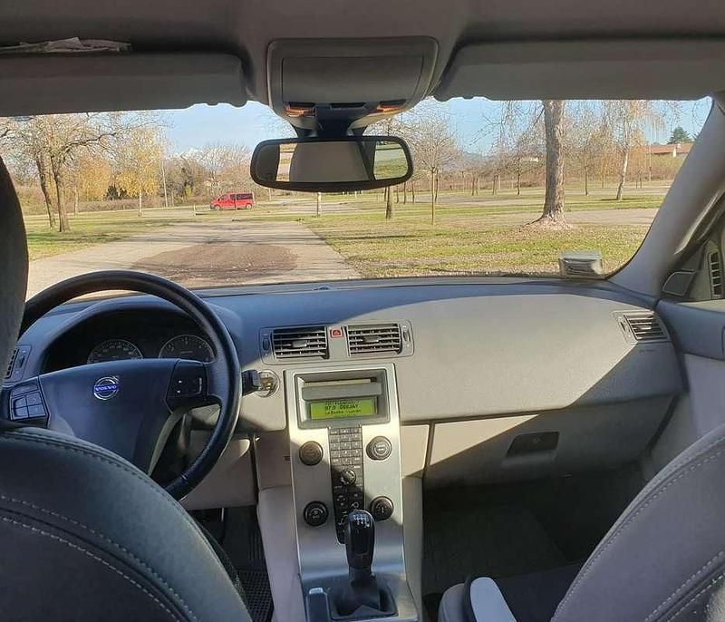 Usata Volvo V50 Momentum 136 CV (100 kW) 2006 Argento Station wagon