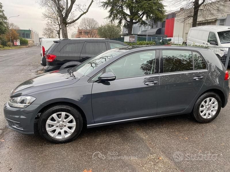 Usata VW Golf Trendline 116 CV (85 kW) 2018 Grigio Berlina