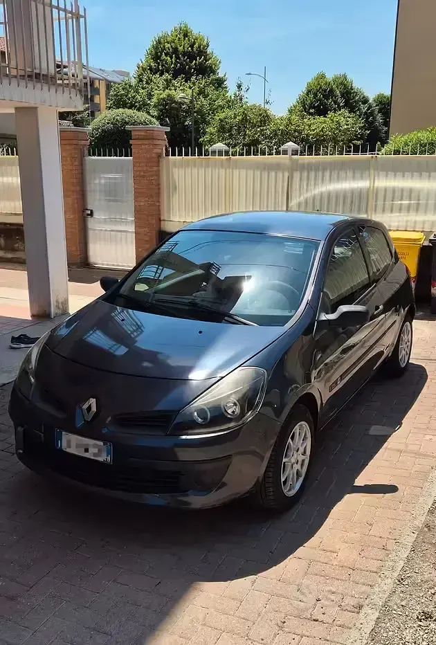 Usata Renault Clio II 75 CV (55 kW) 2007 Berlina