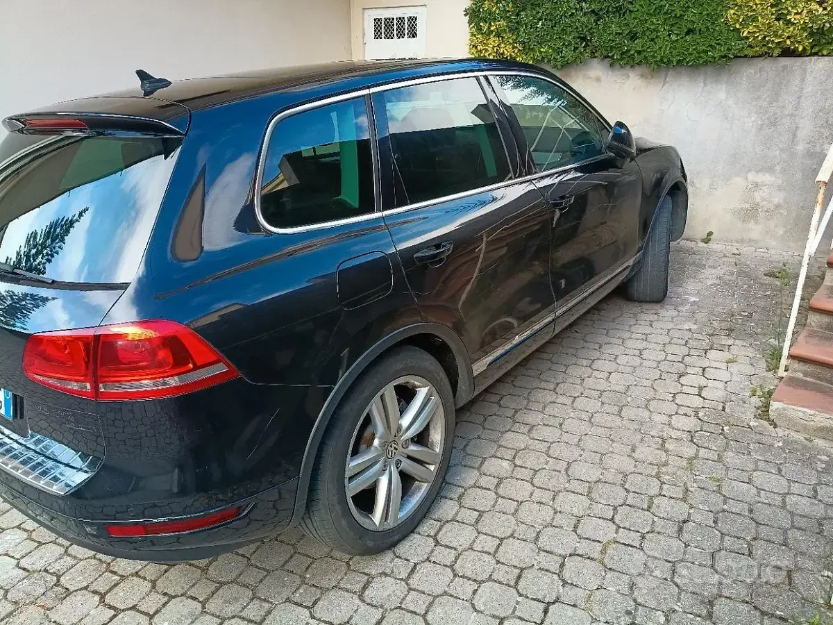 Usata VW Touareg 245 CV (180 kW) 2011 Nero SUV