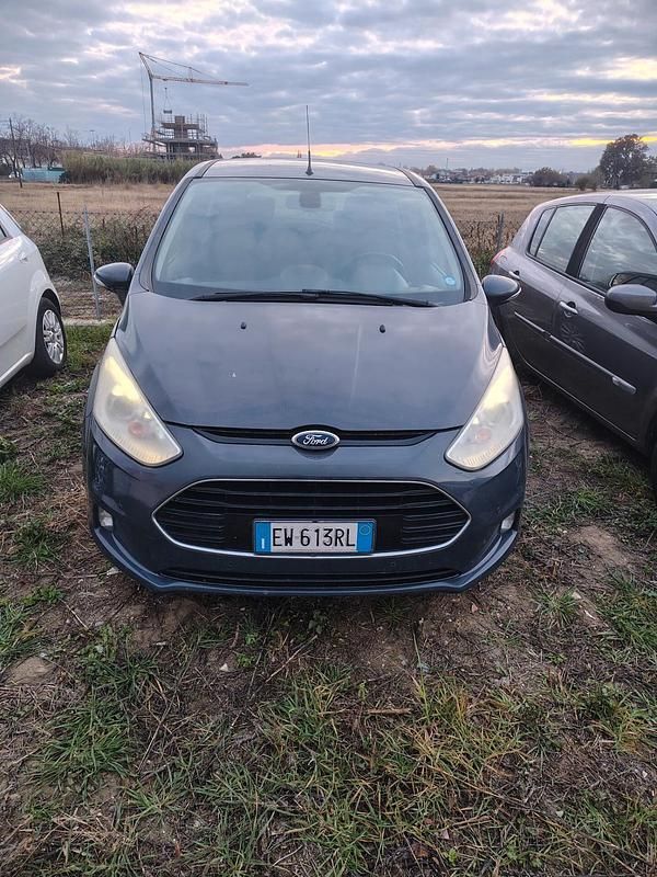 Usata Ford B-MAX Titanium 95 CV (69 kW) 2014 Grigio Monovolume