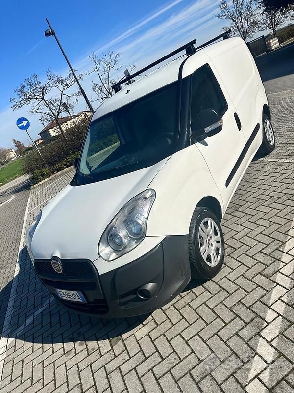 Usata Fiat Doblò 90 CV (66 kW) 2012 Bianco Monovolume