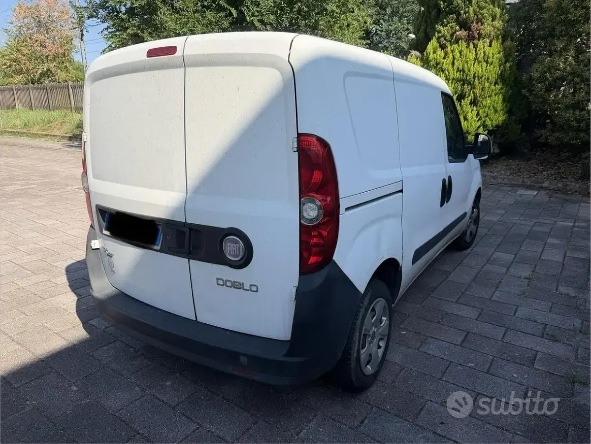 Usata Fiat Doblò 90 CV (66 kW) 2012 Bianco Monovolume