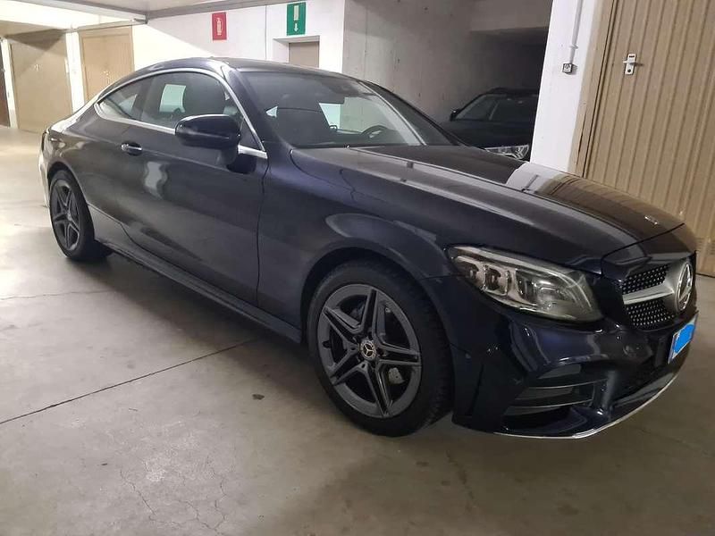 Usata Mercedes C220 AMG line 194 CV (142 kW) 2019 Blu/azzurro Coupé