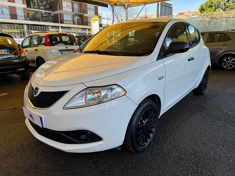Usata Lancia Ypsilon Silver 69 CV (50 kW) 2021 Bianco Utilitaria