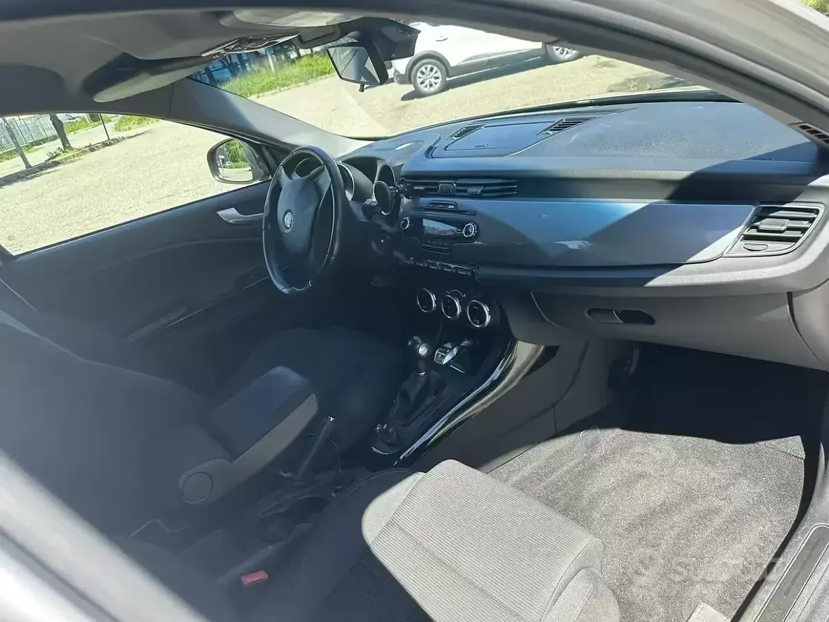 Usata Alfa Romeo Giulietta 170 CV (125 kW) 2012 Grigio Utilitaria