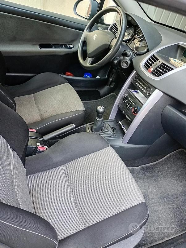 Usata Peugeot 207 CC 110 CV (80 kW) 2007 Nero Cabrio