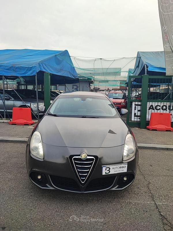 Usata Alfa Romeo Giulietta Distinctive 120 CV (88 kW) 2011 Grigio Berlina