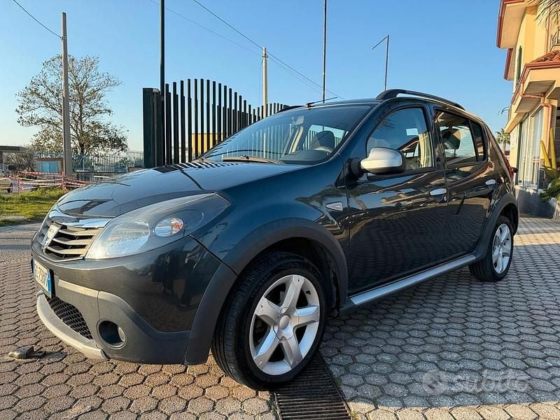 Usata Dacia Sandero Ambiance 87 CV (63 kW) 2010 Grigio Berlina