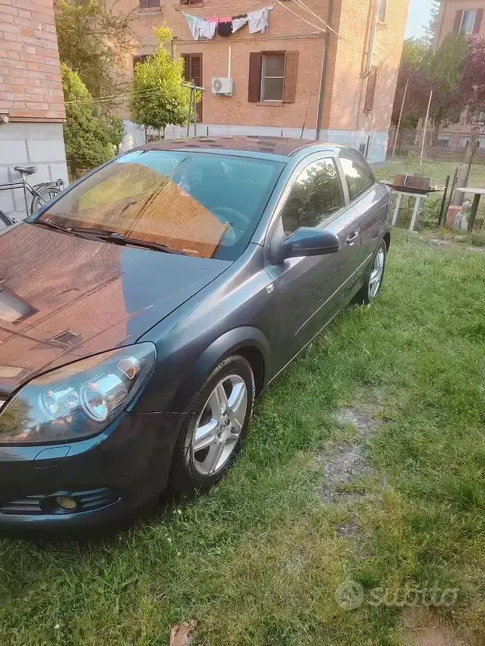 Usata Opel Astra GTC 90 CV (66 kW) 2007 Bluazzurro Coupé