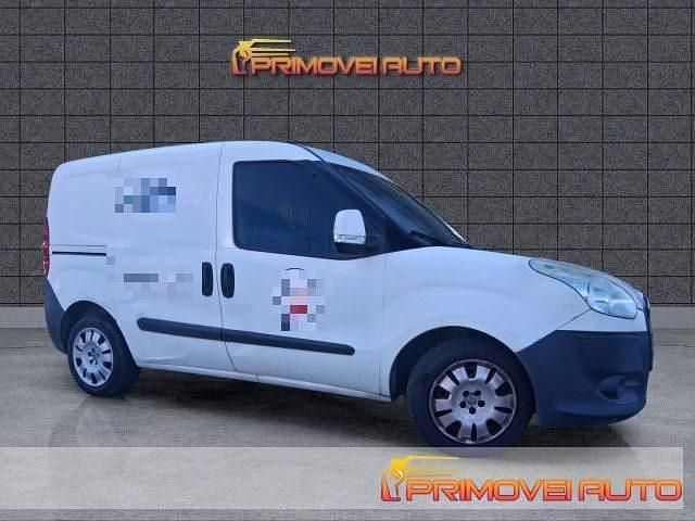 Usata Fiat Doblò 95 CV (69 kW) 2010 Bianco Monovolume