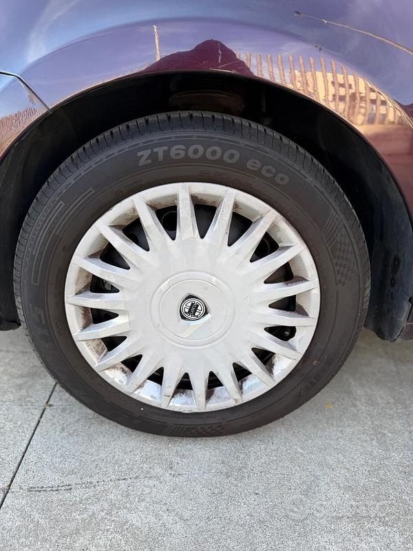 Usata Lancia Musa 95 CV (69 kW) 2008 Rosso Monovolume