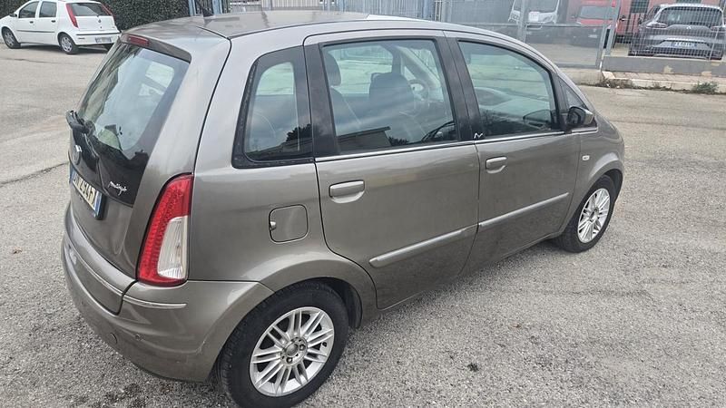 Usata Lancia Musa 90 CV (66 kW) 2008 Marrone Monovolume
