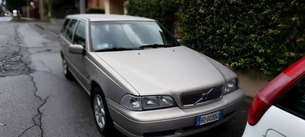 Usata Volvo V70 126 CV (92 kW) 1999 Giallo Station wagon