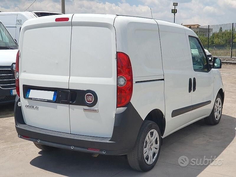 Usata Fiat Doblò S 105 CV (77 kW) 2021 Bianco Monovolume