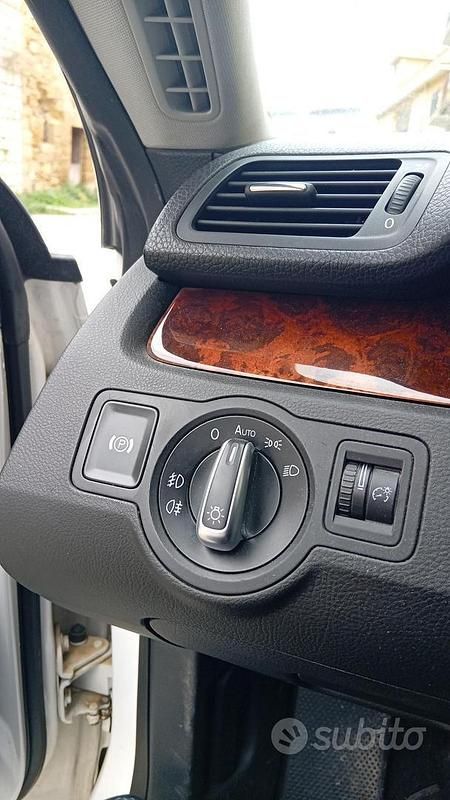 Begagnad VW Passat 140 HK (102 kW) 2010 Vit Sportkupé