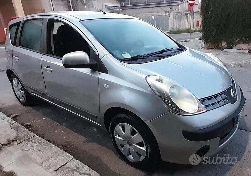 Grigio Usata 2007 Nissan Note Acenta Monovolume | 2800 € (Buon prezzo) - Immagine 1/4