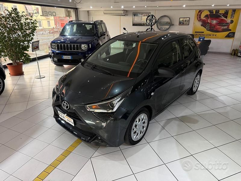 Usata Toyota Aygo X-play 72 CV (52 kW) 2019 Grigio Utilitaria