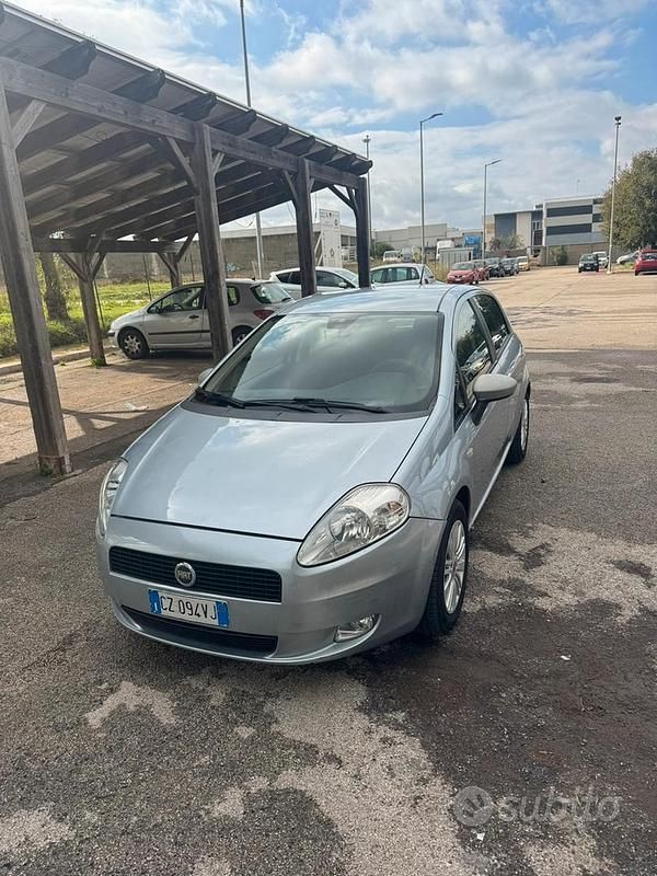 Grigio Usata 2005 Fiat Grande Punto Due volumi | 3000 € - Immagine 1/4