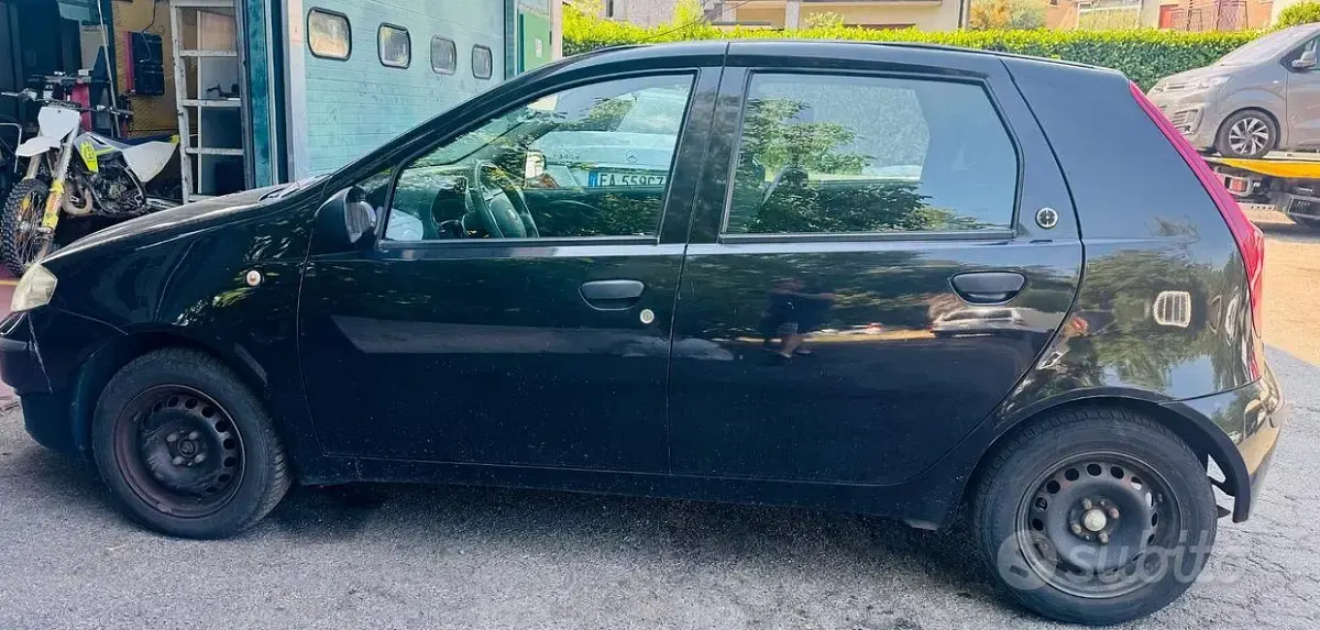 Usata Fiat Punto Classica 69 CV (50 kW) 2010 Nero Utilitaria