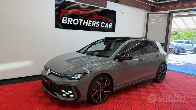 Usata VW Golf VIII GTI 265 CV (194 kW) 2024 Grigio Berlina