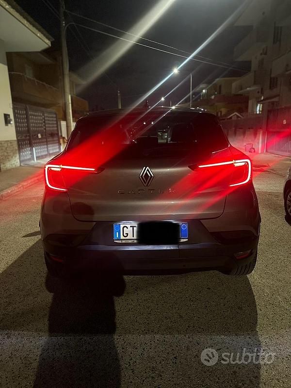 Usata Renault Captur Techno 101 CV (74 kW) 2024 Grigio SUV