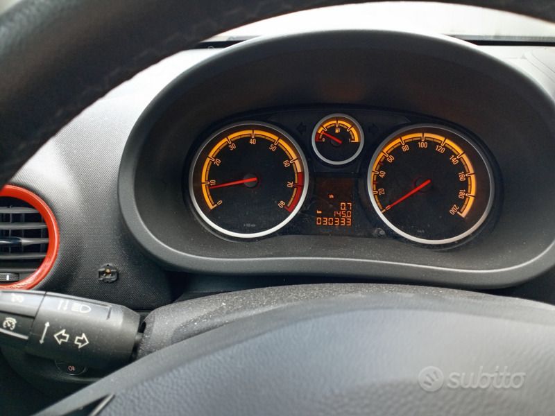 Usata Opel Corsa 85 CV (62 kW) 2011 Nero Utilitaria