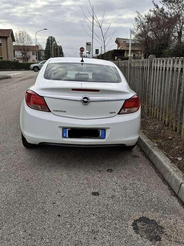 Usata Opel Insignia 131 CV (96 kW) 2013 Berlina