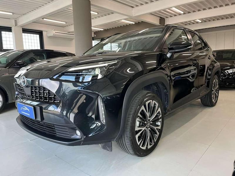 Usata Toyota Yaris Cross Lounge 92 CV (67 kW) 2023 Nero metallizzato SUV