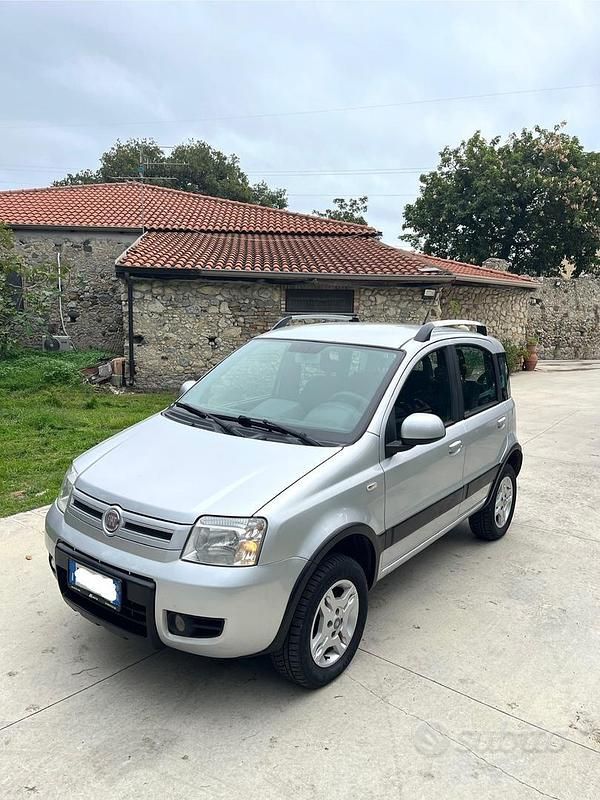 Usata Fiat Panda 4x4 Climbing 69 CV (50 kW) 2010 Grigio Utilitaria