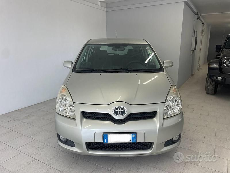 Usata Toyota Corolla Verso Sol 136 CV (100 kW) 2009 Grigio Monovolume
