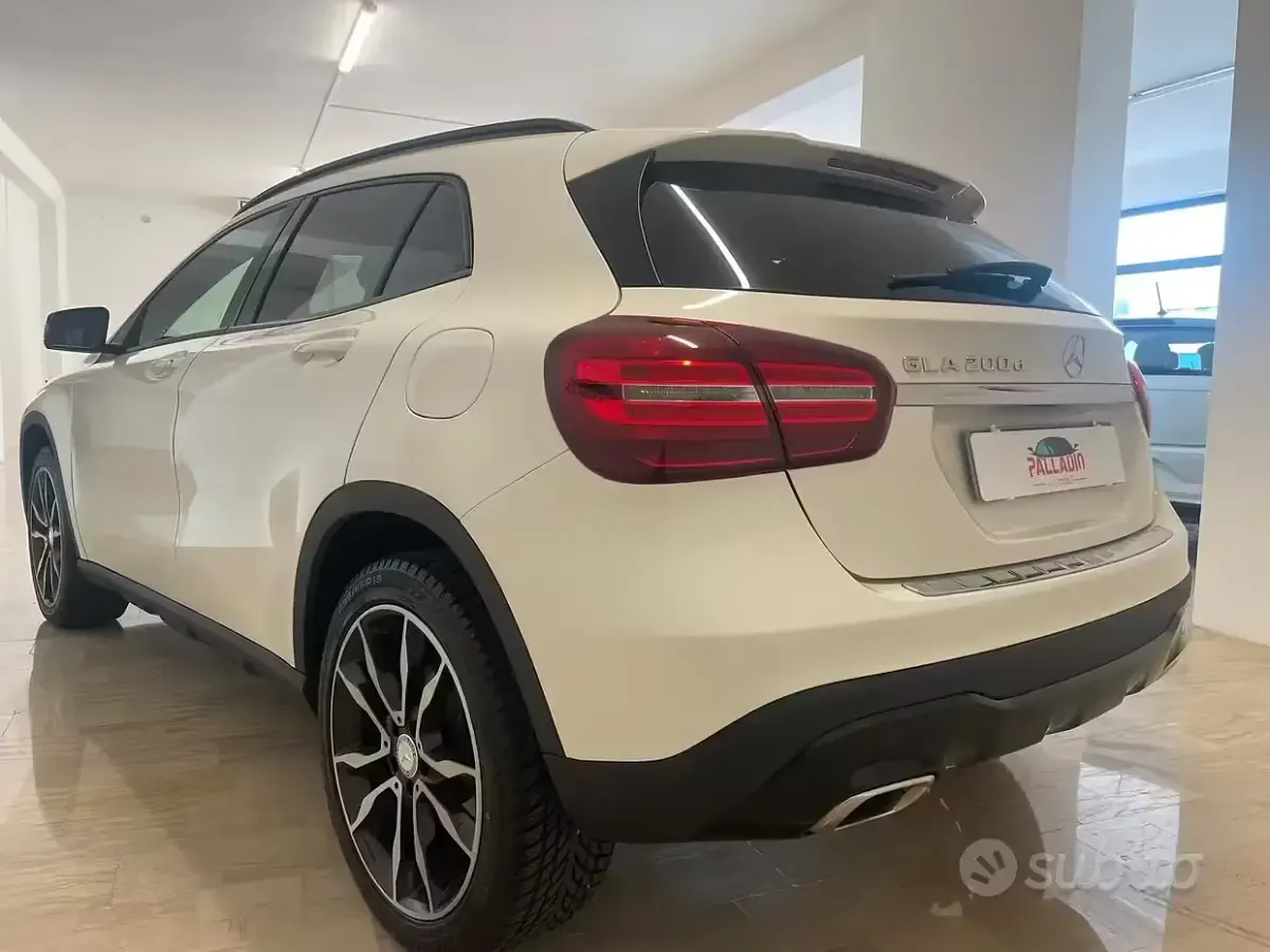 Usata Mercedes GLA200 Edition 136 CV (100 kW) 2018 Bianco SUV