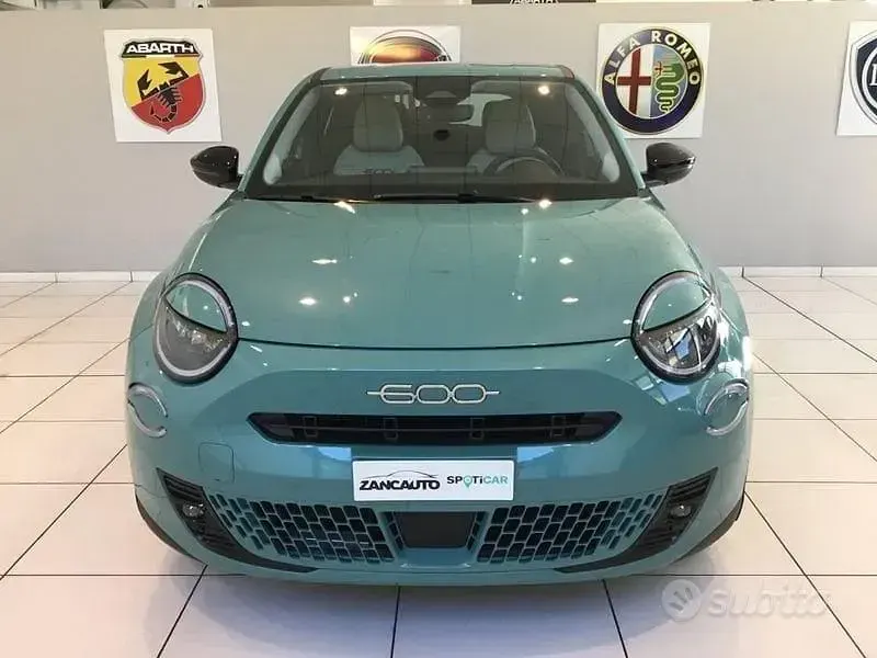Nouvelle Fiat 600 Icon 145 ch (106 kW) 2026 Bleue SUV