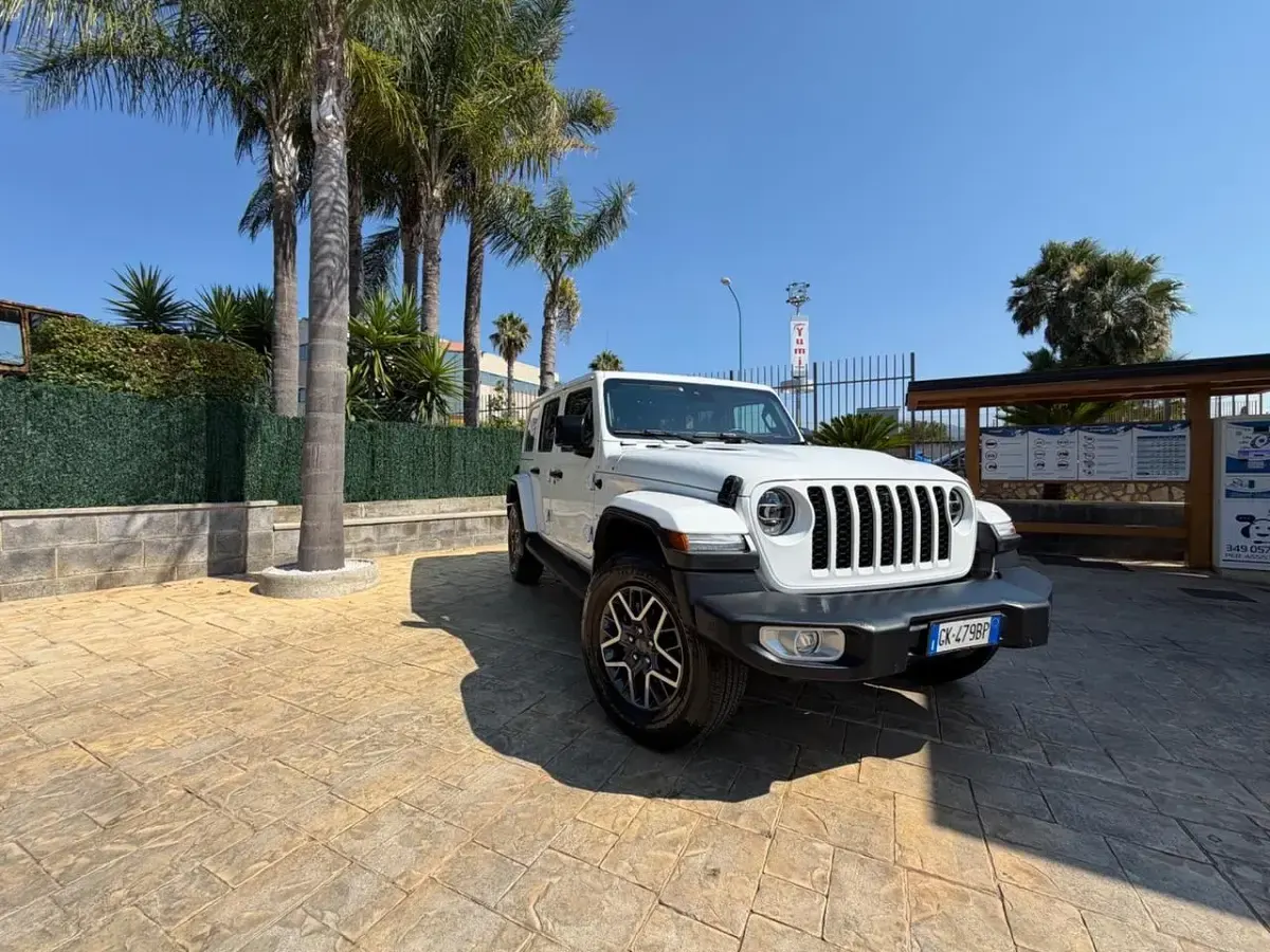 Usata Jeep Wrangler Unlimited Sahara 271 CV (199 kW) 2022 Bianco SUV