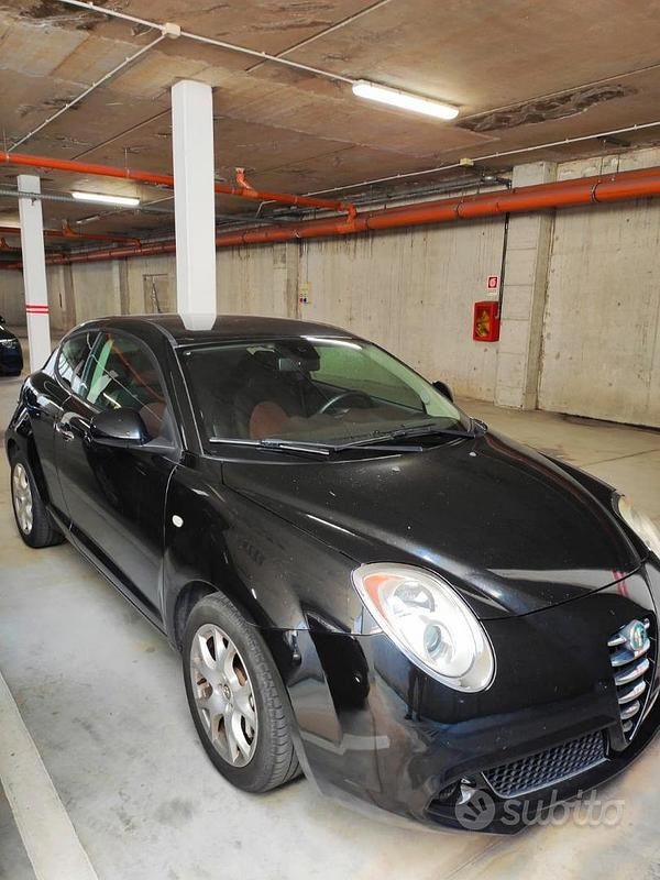 Nero Usata 2009 Alfa Romeo MiTo Distinctive Due volumi | 5900 € (Buon prezzo) - Immagine 1/4