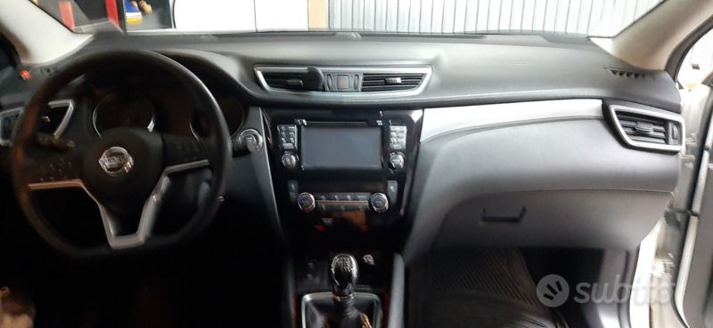 Usata Nissan Qashqai N-Connecta 116 CV (85 kW) 2018 Bianco SUV
