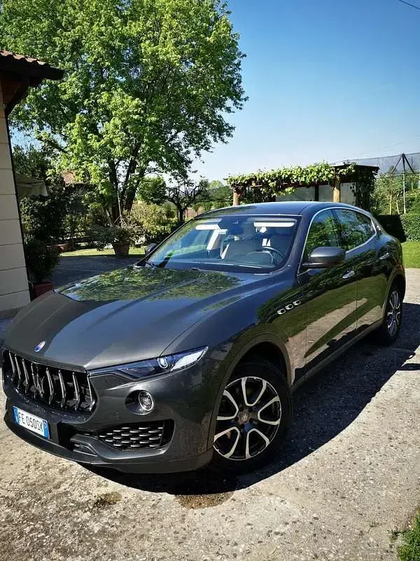 Usata Maserati Levante 275 CV (202 kW) 2016 Nero SUV