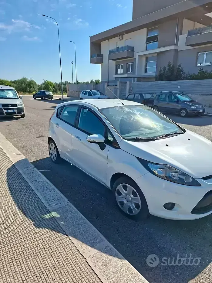 Usata Ford Fiesta 75 CV (55 kW) 2011 Berlina