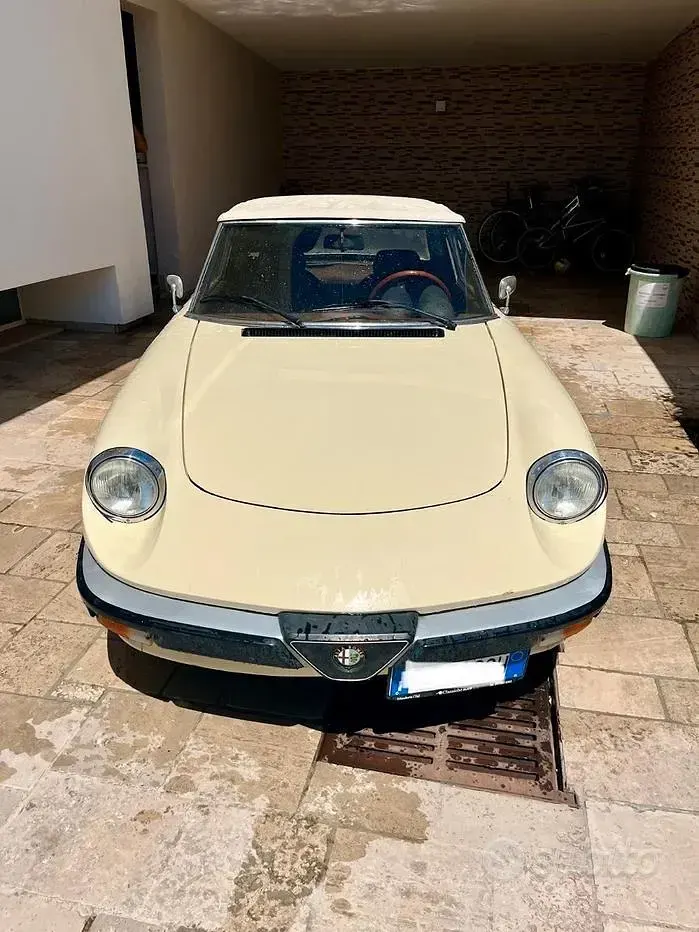 Usata Alfa Romeo Spider Veloce 128 CV (94 kW) 1985 Beige Cabrio