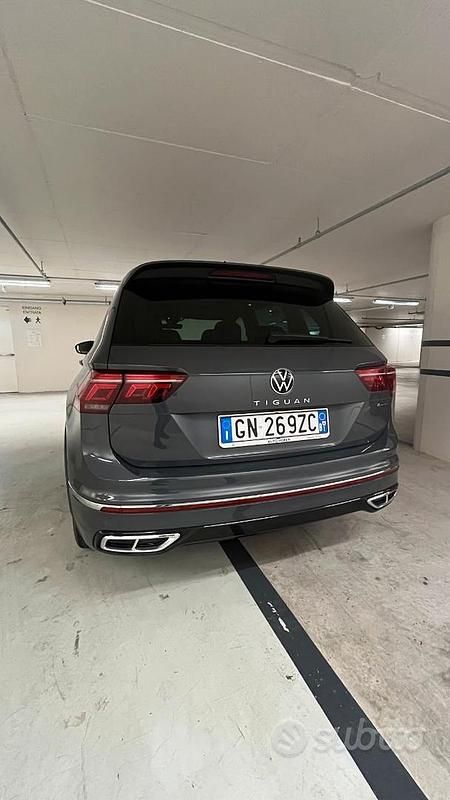 Usata VW Tiguan R-line 200 CV (147 kW) 2023 Grigio SUV