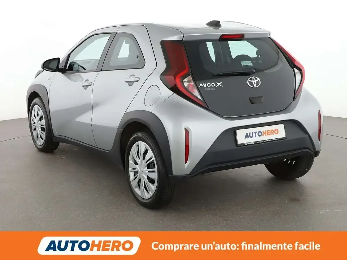 Usata Toyota Aygo X Active 72 CV (52 kW) 2022 Argento SUV