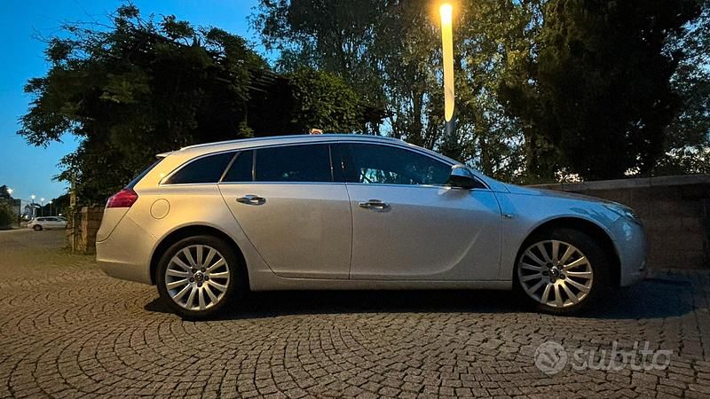 Usata Opel Insignia Cosmo 131 CV (96 kW) 2009 Grigio Station wagon