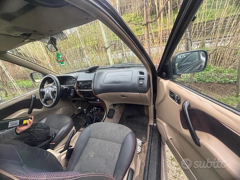 Usata Nissan Terrano 2001 Nero SUV