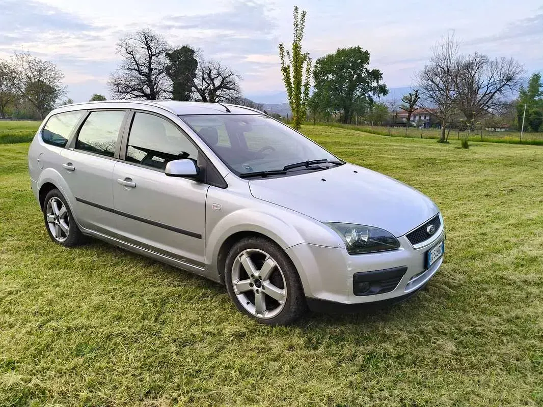 Usata Ford Focus Style 90 CV (66 kW) 2007 Argento Station wagon