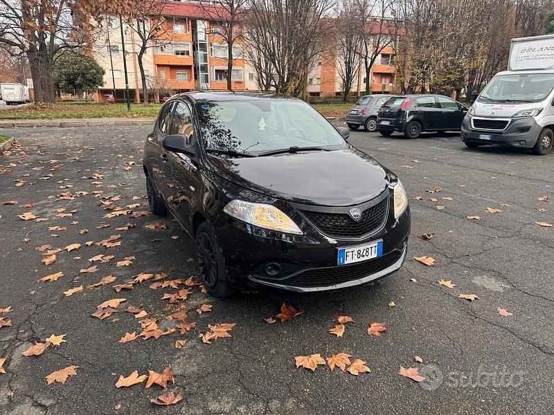 Nero Usata 2018 Lancia Ypsilon Due volumi | 7500 € (Ottimo prezzo) - Immagine 1/4