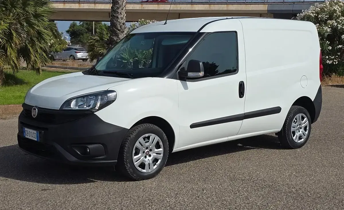 Usata Fiat Doblò Lounge 95 CV (69 kW) 2020 Bianco