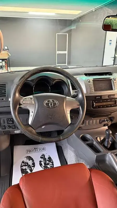 Usata Toyota HiLux 171 CV (125 kW) 2013 Grigio Pick-up