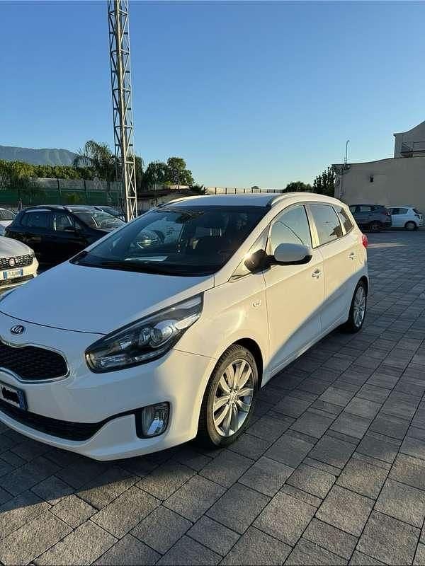 Bianco Usata 2015 Kia Carens Monovolume | 9500 € (Buon prezzo) - Immagine 1/4
