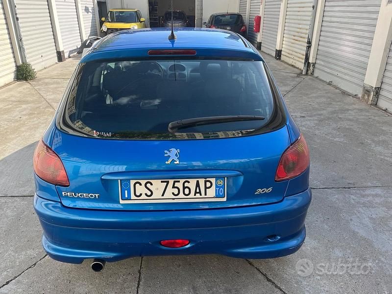 Usata Peugeot 206 88 CV (64 kW) 2004 Blu Berlina